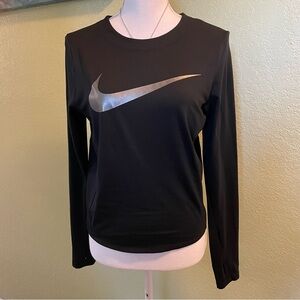 Nike dri fit long sleeve size small